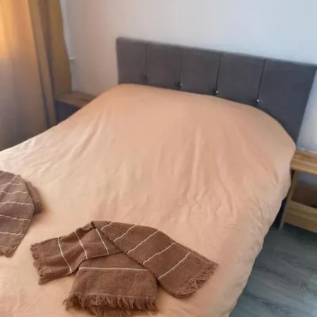 Sans 2 Apartment *